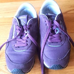 Reebok classic purple suede sneaker 6.5. 37 EUR